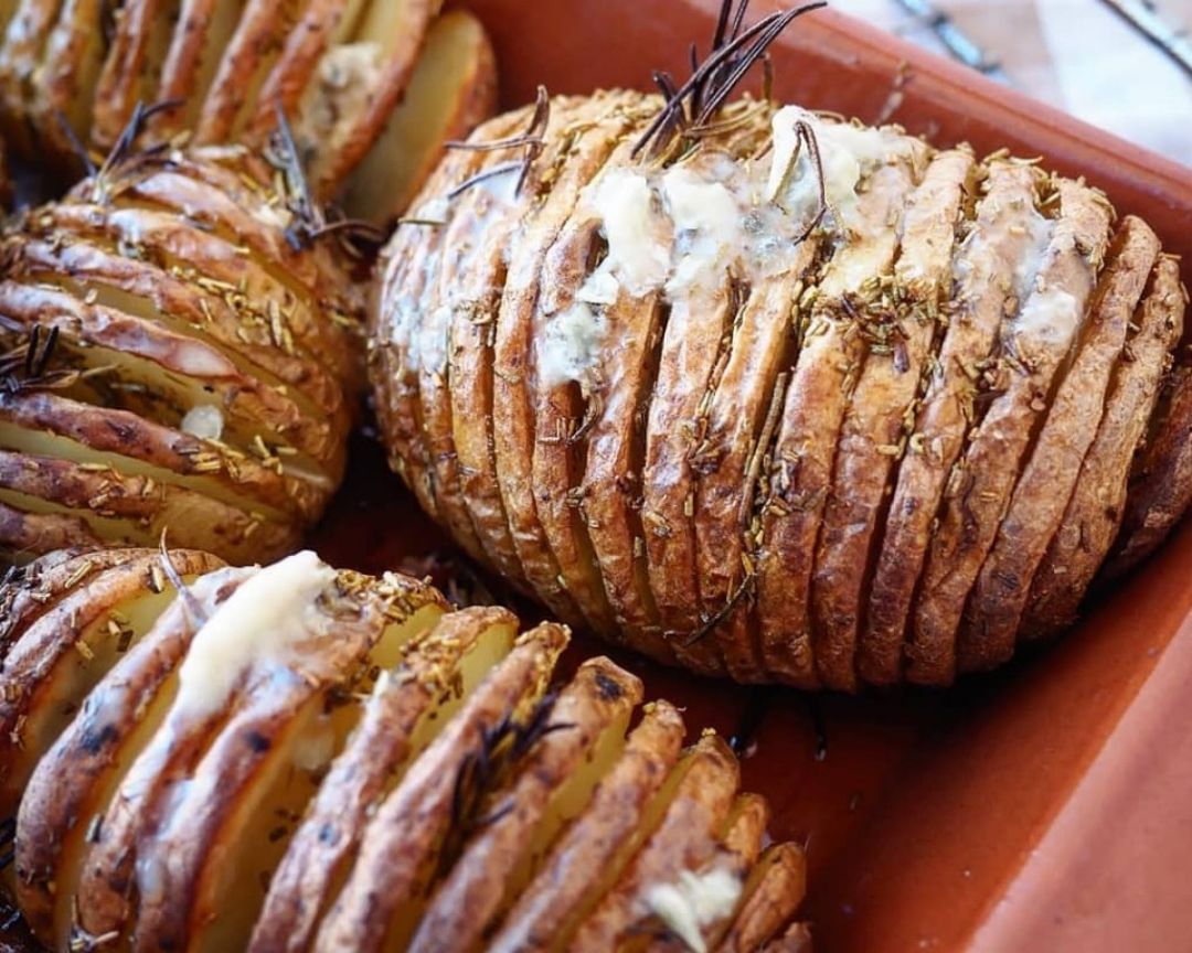 PATATAS HASSELBACK CON ROMERO Y GORGONZOLA Paso 6 PATATAS HASSELBACK CON ROMERO Y GORGONZOLA Paso 6