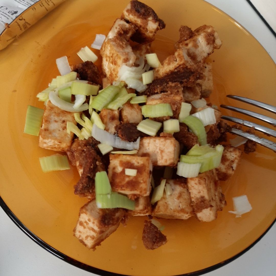 Tofu en salsa de mantequilla de cacahuete 