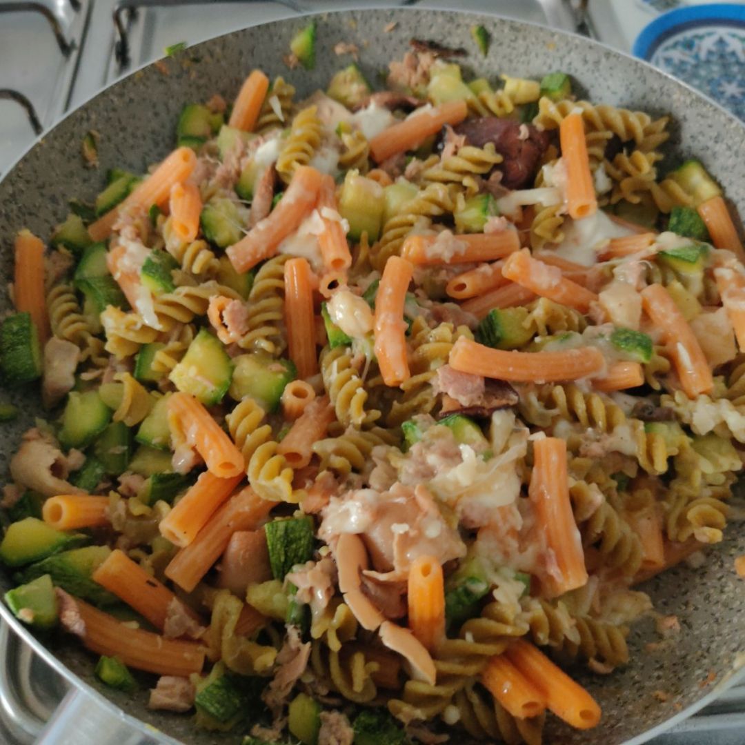 Pasta con calabacín, atún y queso Pasta con calabacín, atún y queso