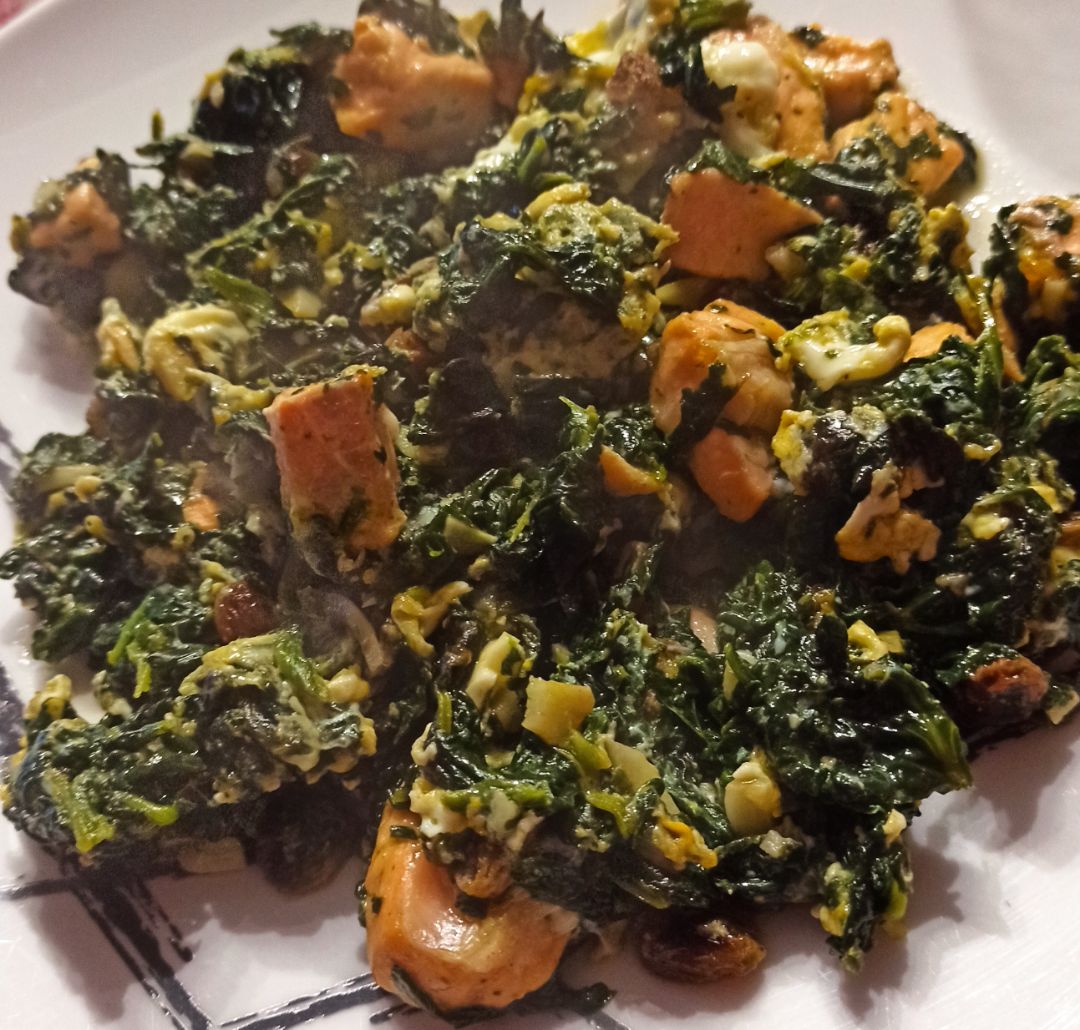 Revuelto de espinacas y salmón Revuelto de espinacas y salmón
