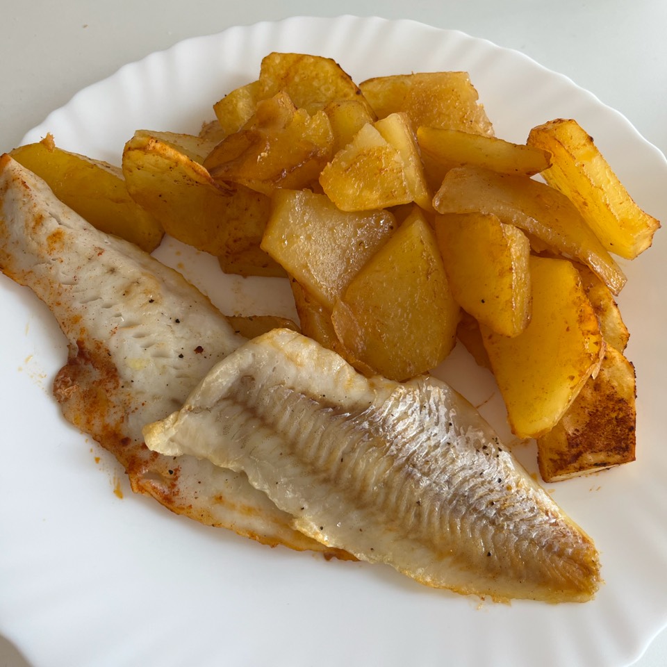 Merluza con patatas al horno Merluza con patatas al horno