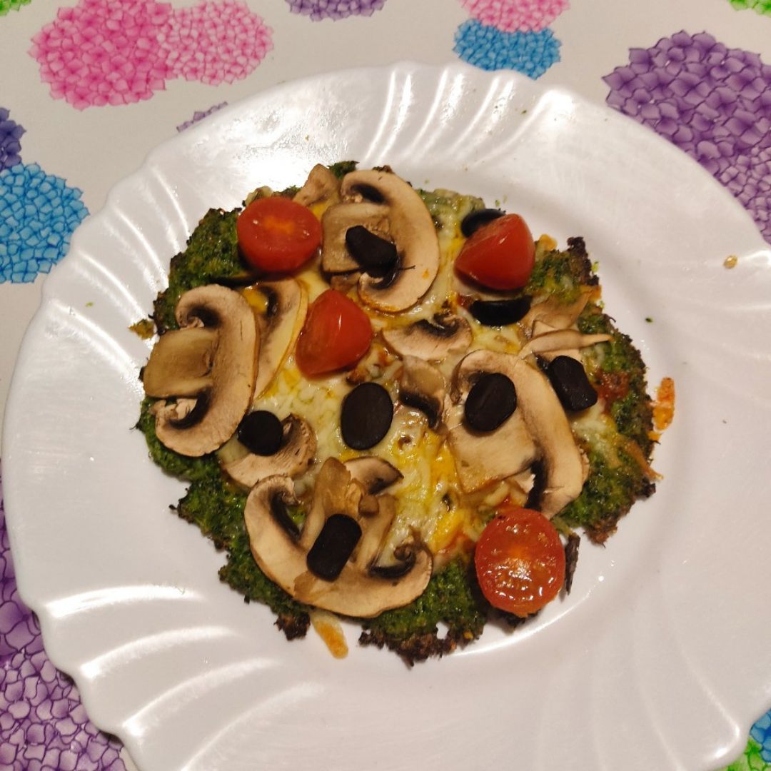 Pizza con base de brócoli Pizza con base de brócoli