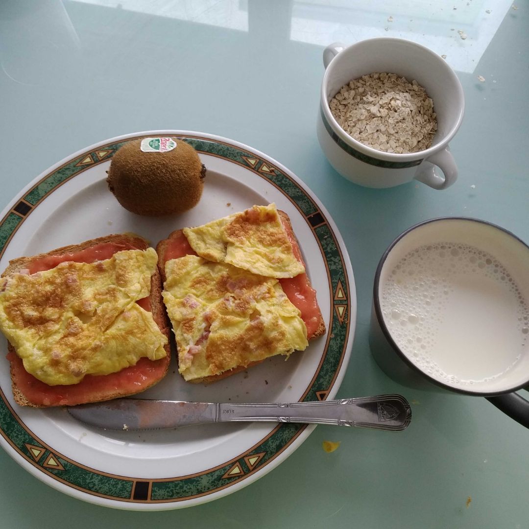 Desayuno con tortilla Desayuno con tortilla
