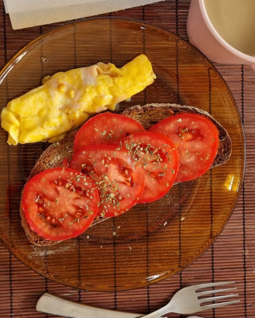 Desayuno con tomate Desayuno con tomate