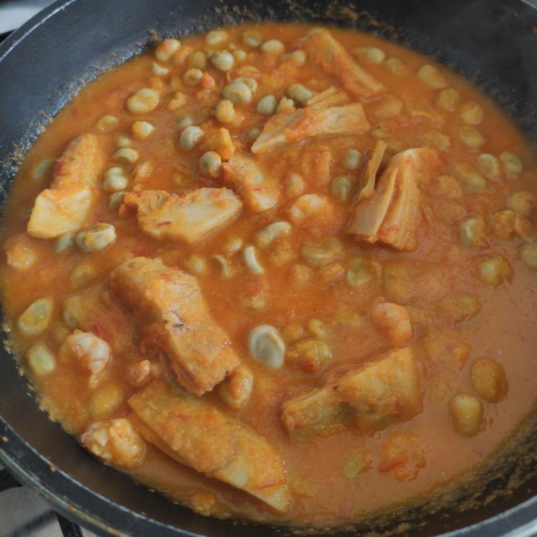 Habas con verduras y gambas Habas con verduras y gambas