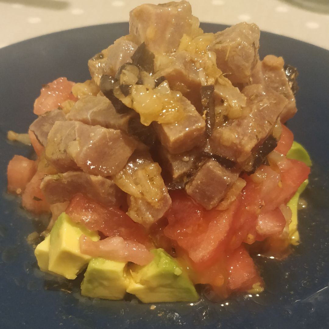 Tartar de atún con aguacate y tomate Tartar de atún con aguacate y tomate