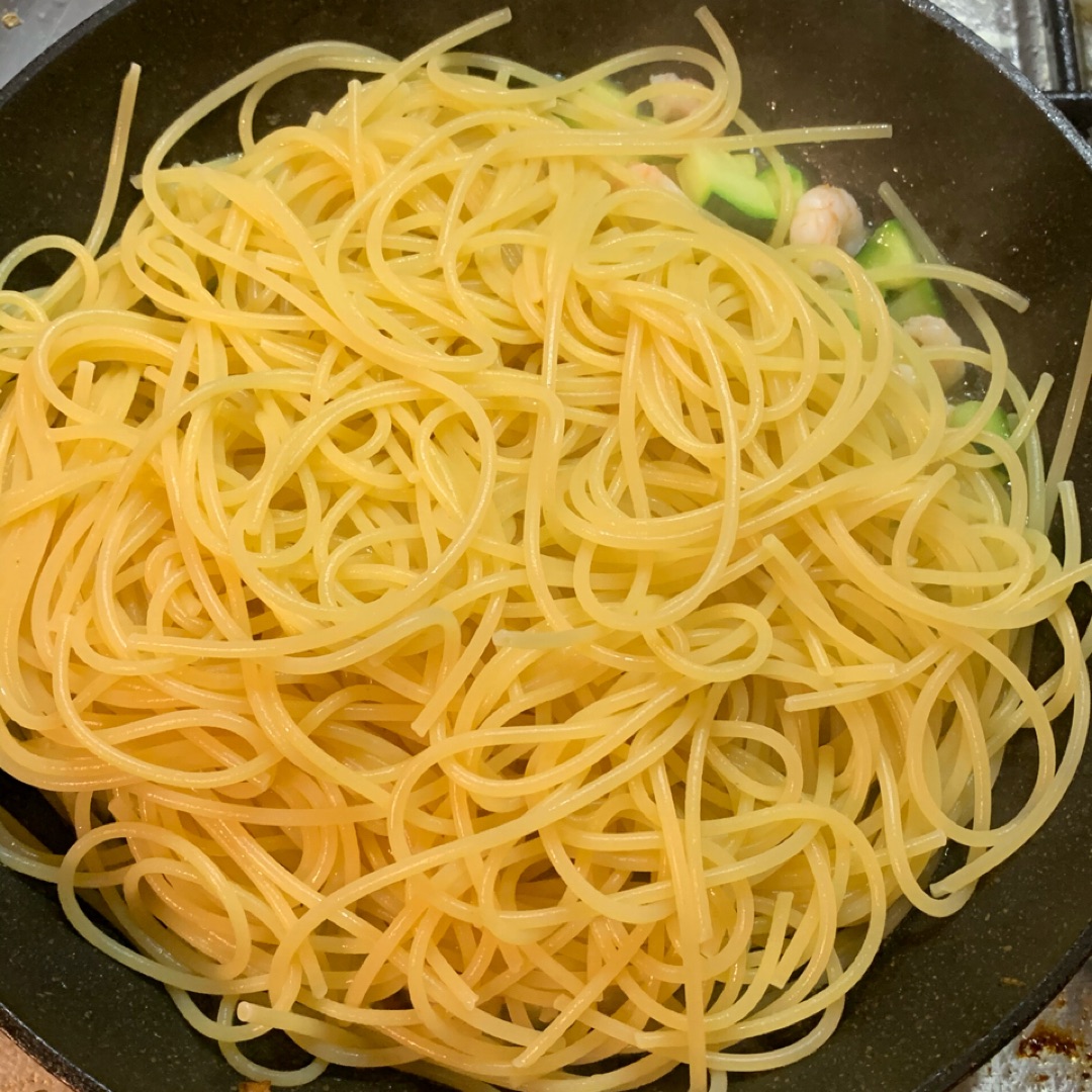 Spaghetti gamberi e zucchiniStep 0