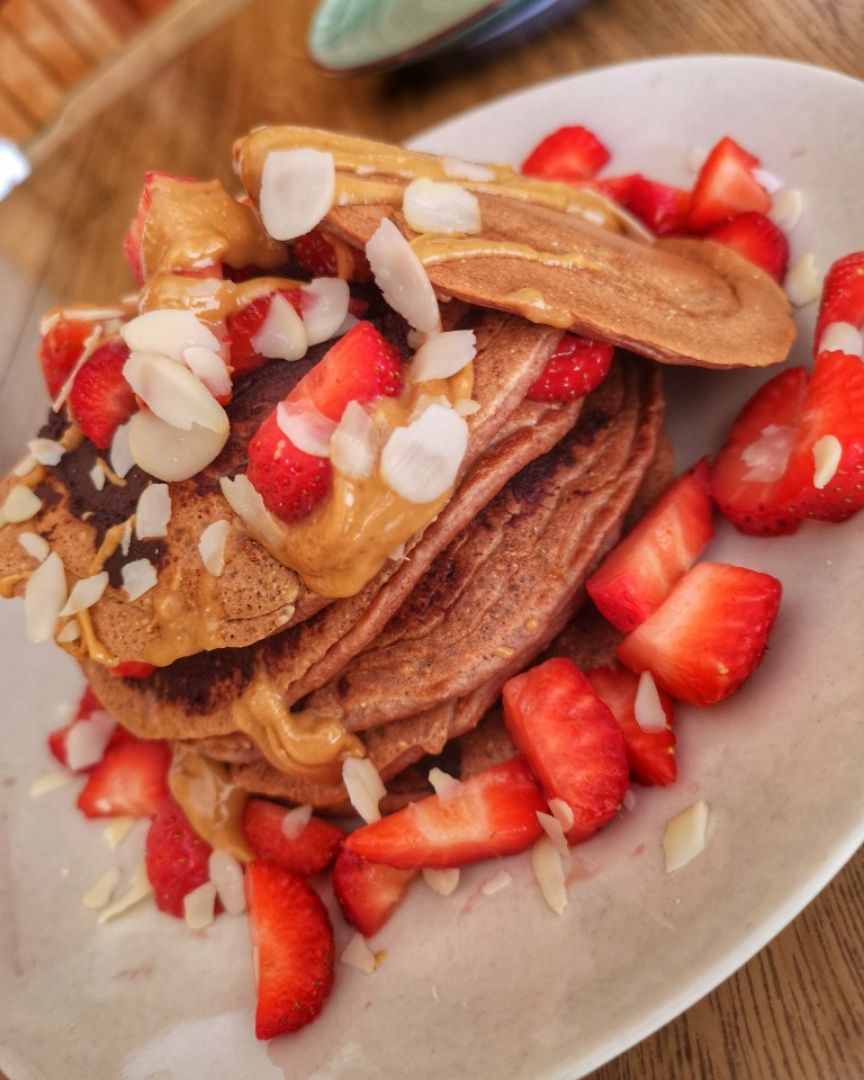 Tortitas de avena con chocolate, plátano y fresas. Paso 3 Tortitas de avena con chocolate, plátano y fresas. Paso 3