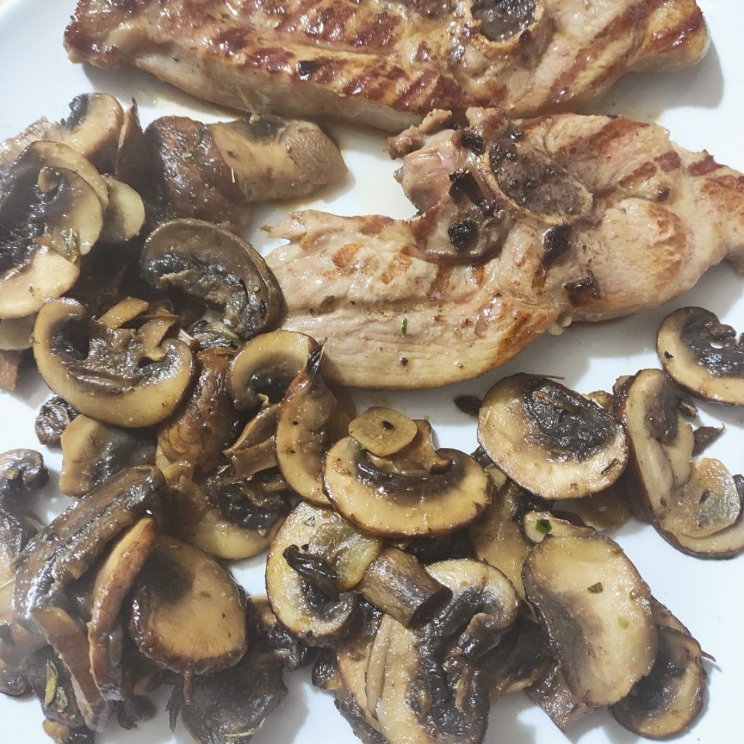 Chuleta de pavo con champiñones Chuleta de pavo con champiñones
