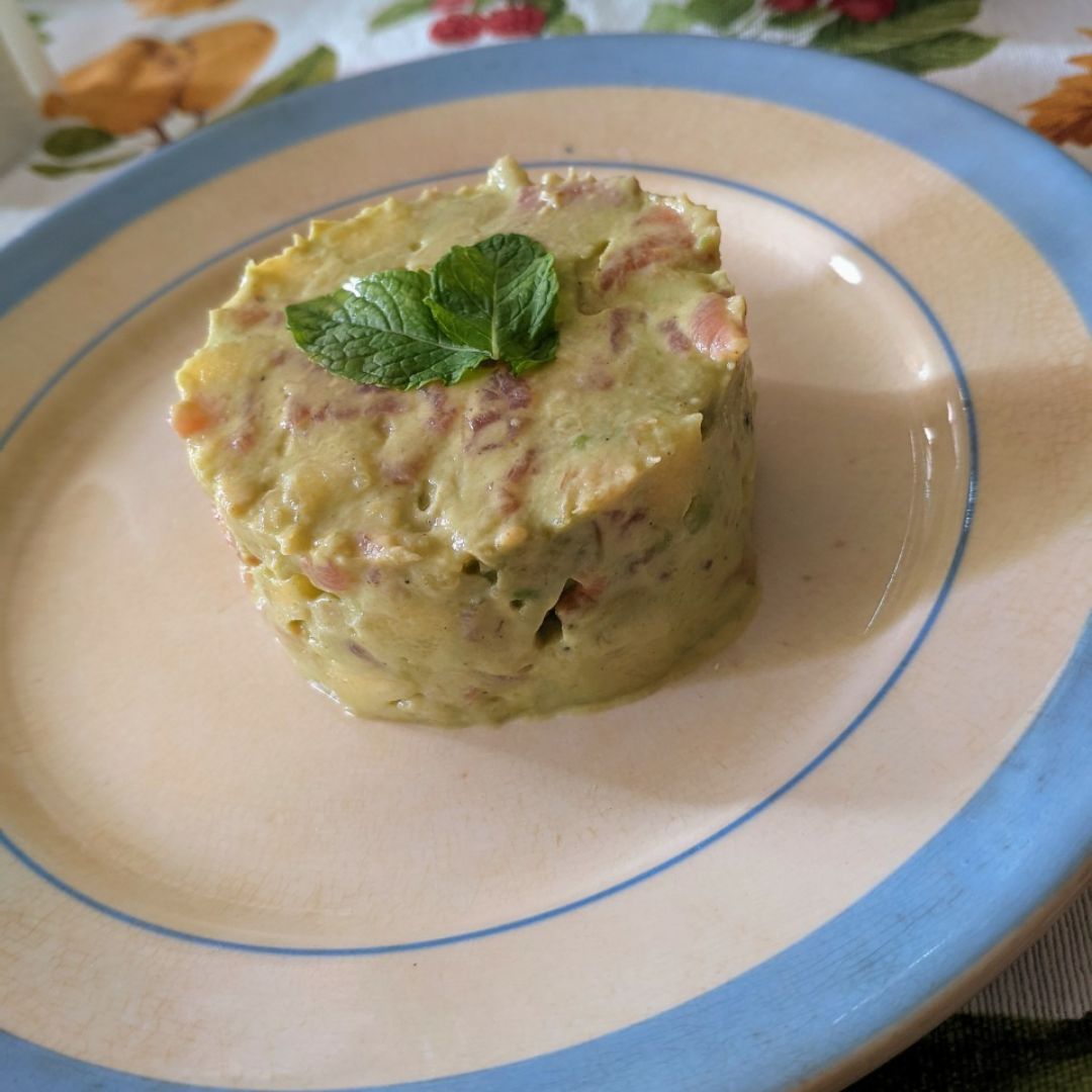 Tartar de mango, aguacate y salmón 🐟 (receta de @gloricuchy) Tartar de mango, aguacate y salmón 🐟 (receta de @gloricuchy)