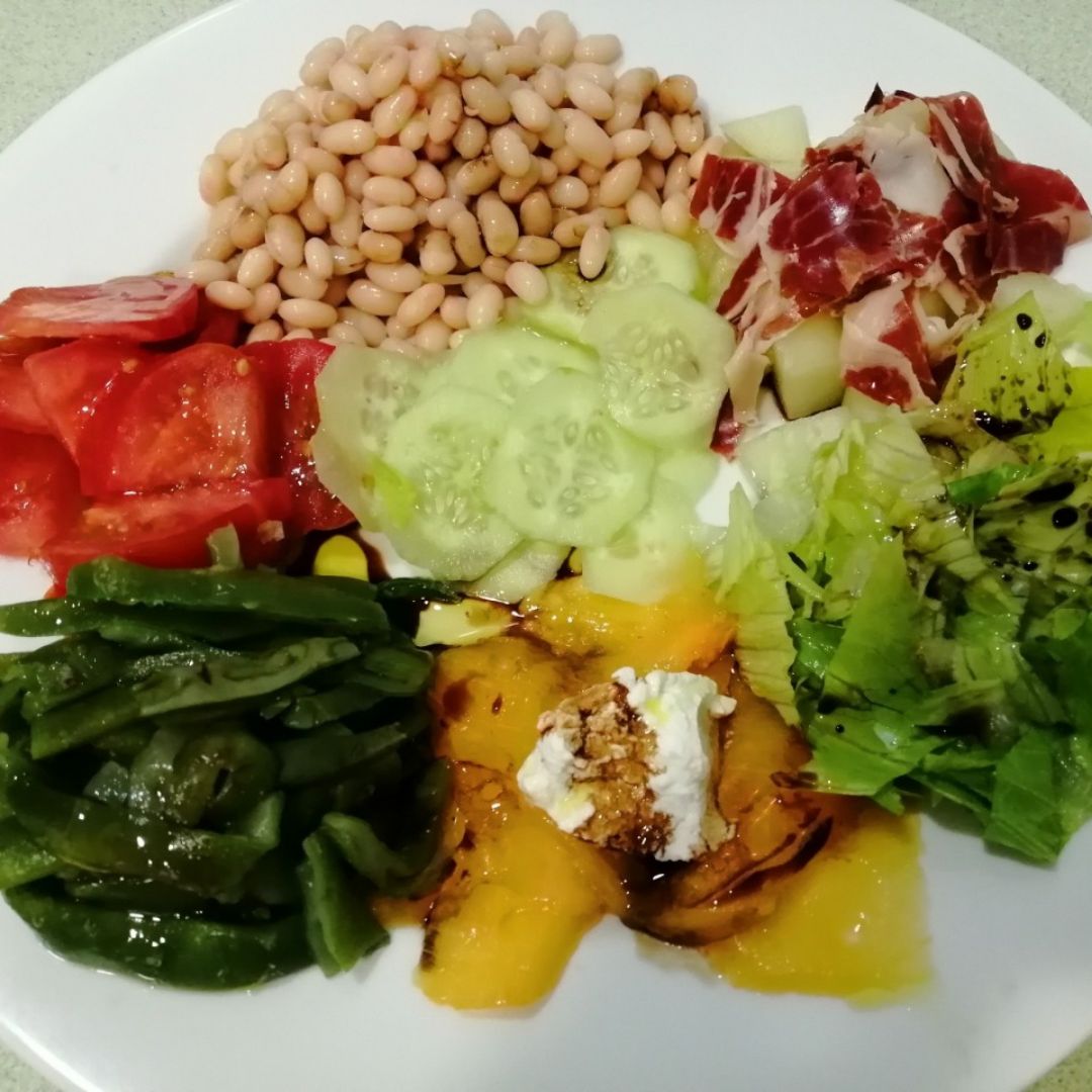 Poke bowl de caqui y requeson Poke bowl de caqui y requeson