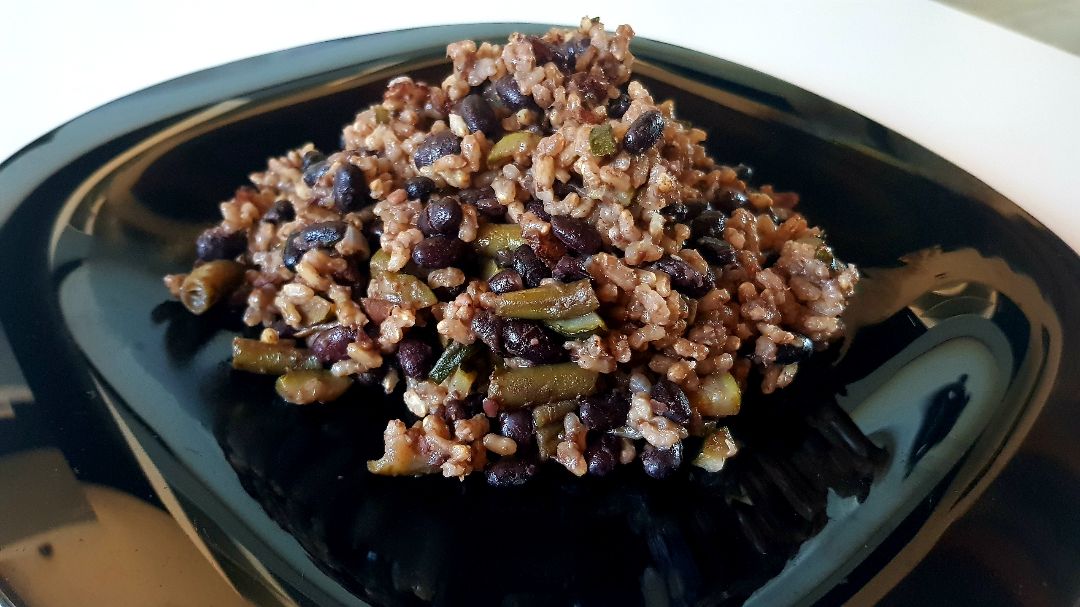 Arroz integral con alubias negras. Arroz integral con alubias negras.