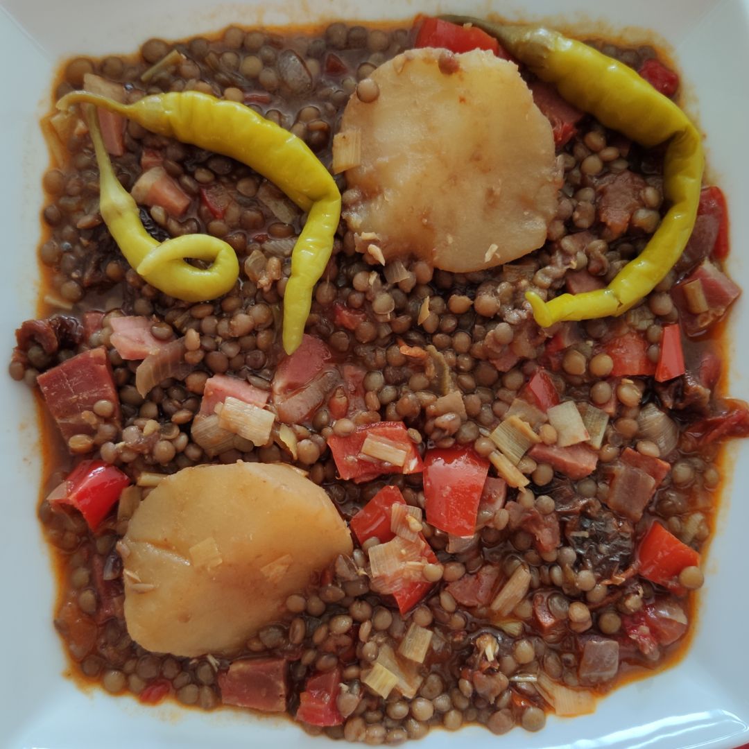 Lentejas picantonas con jamón y patata Lentejas picantonas con jamón y patata