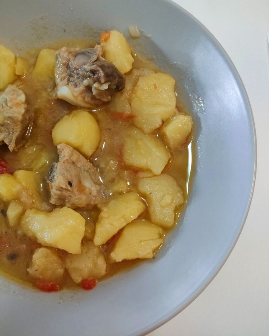 Patatas con costillas Patatas con costillas