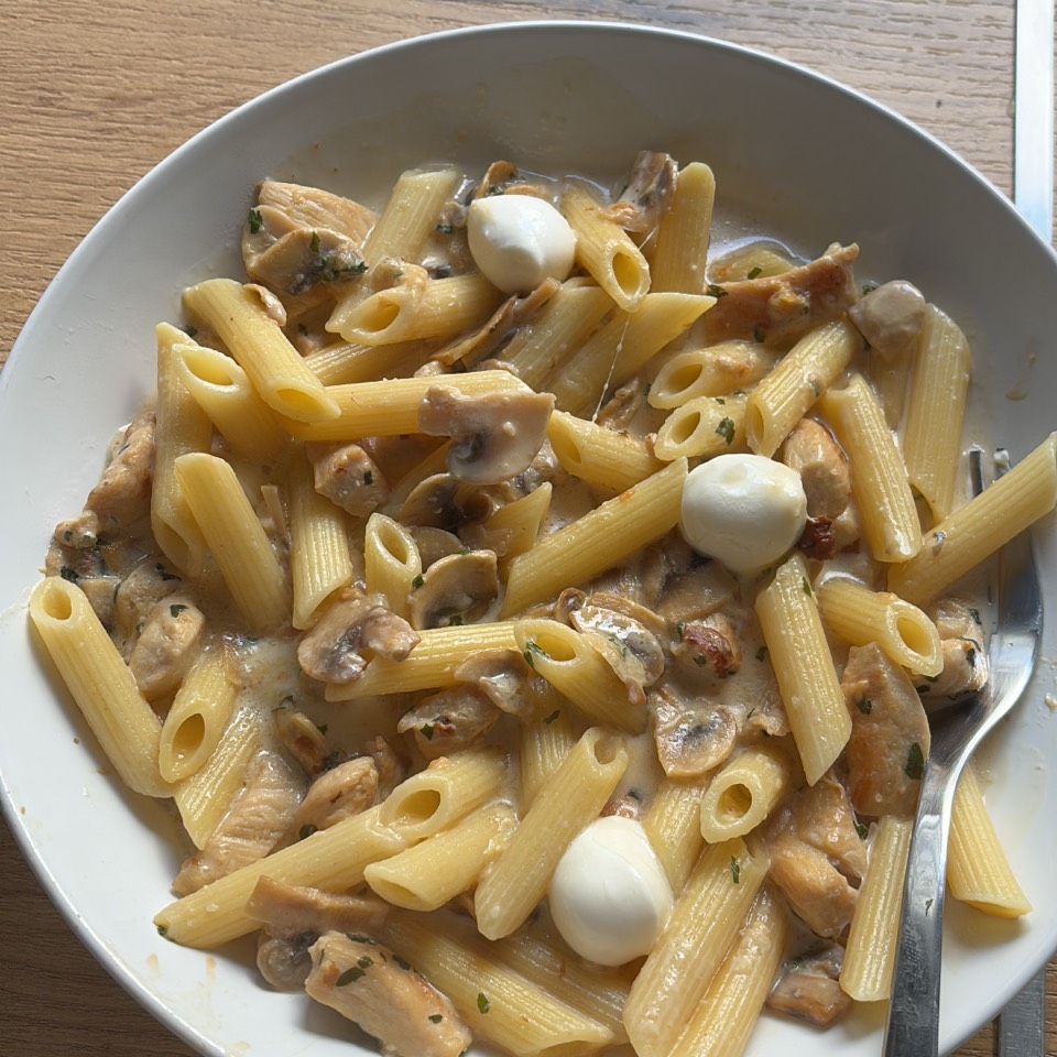 Macarrones con pollo y champiñones 