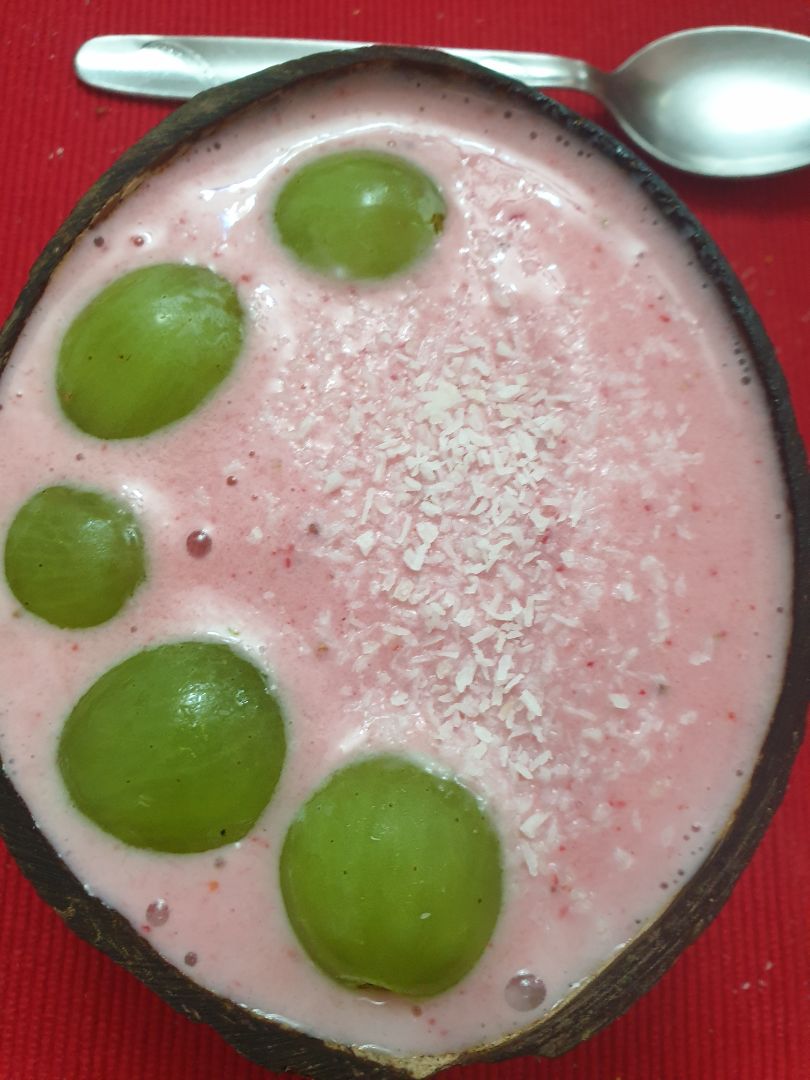 Yogurt de fresa con uvas Yogurt de fresa con uvas