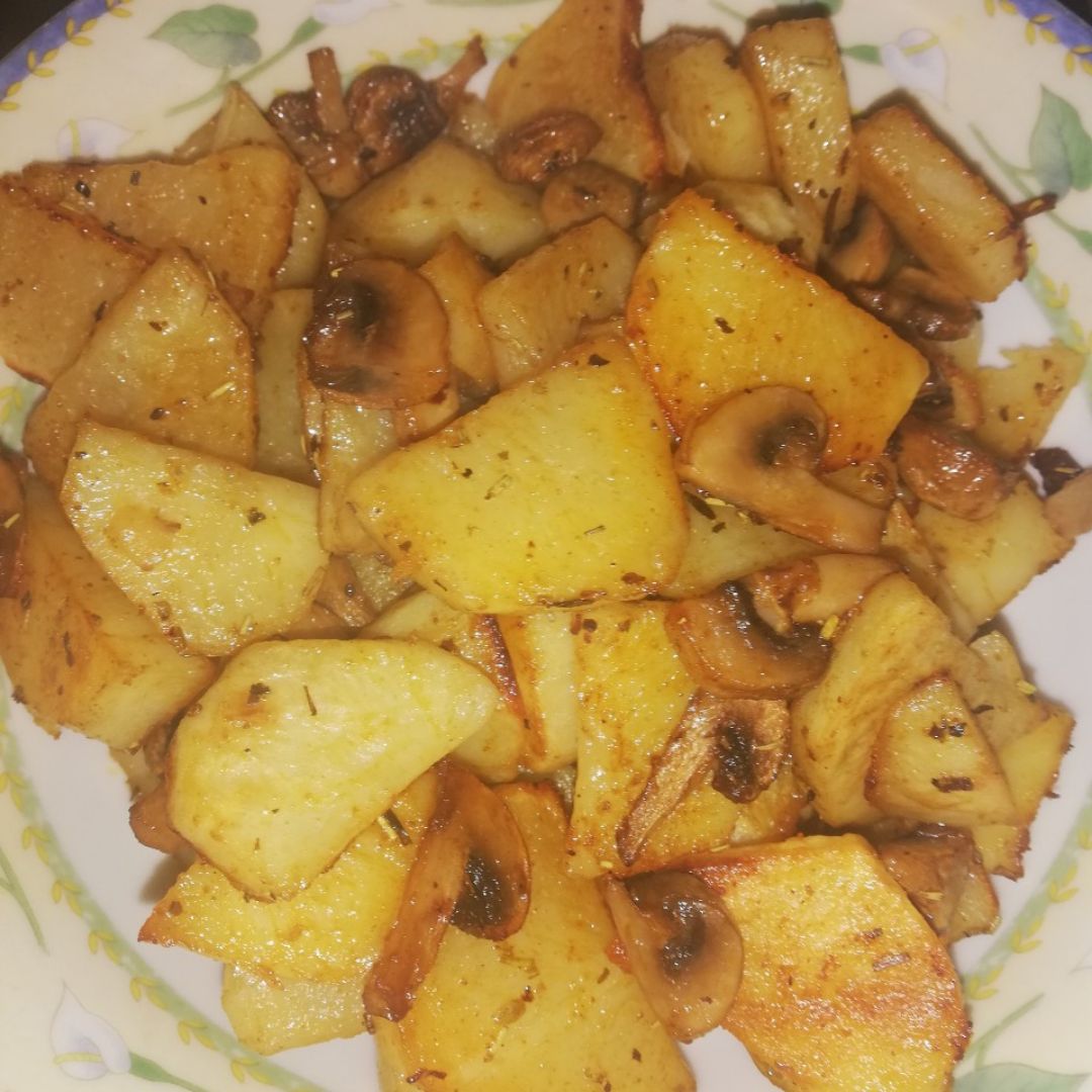 Patatas con champiñones aliñadas