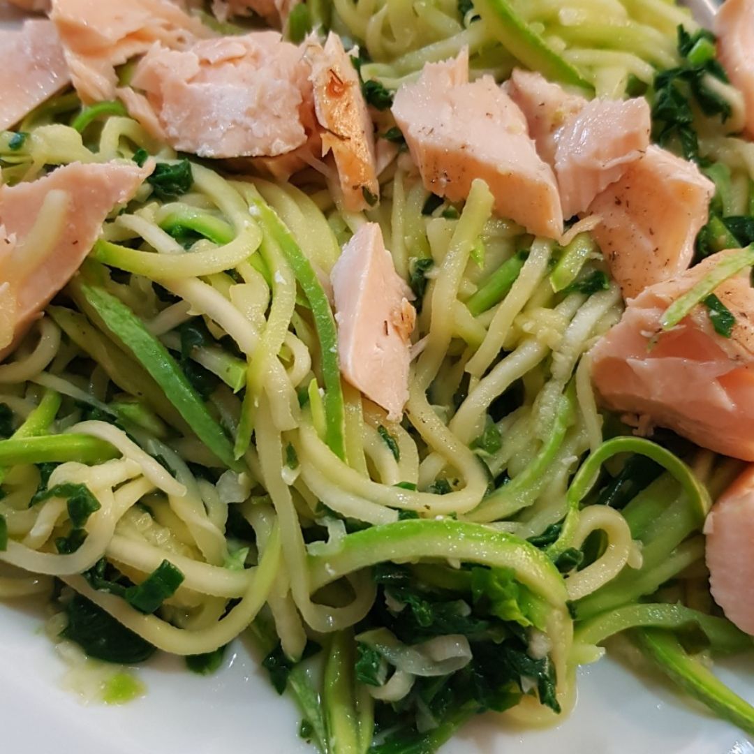 Espaguetis de Calabacín con Salmón