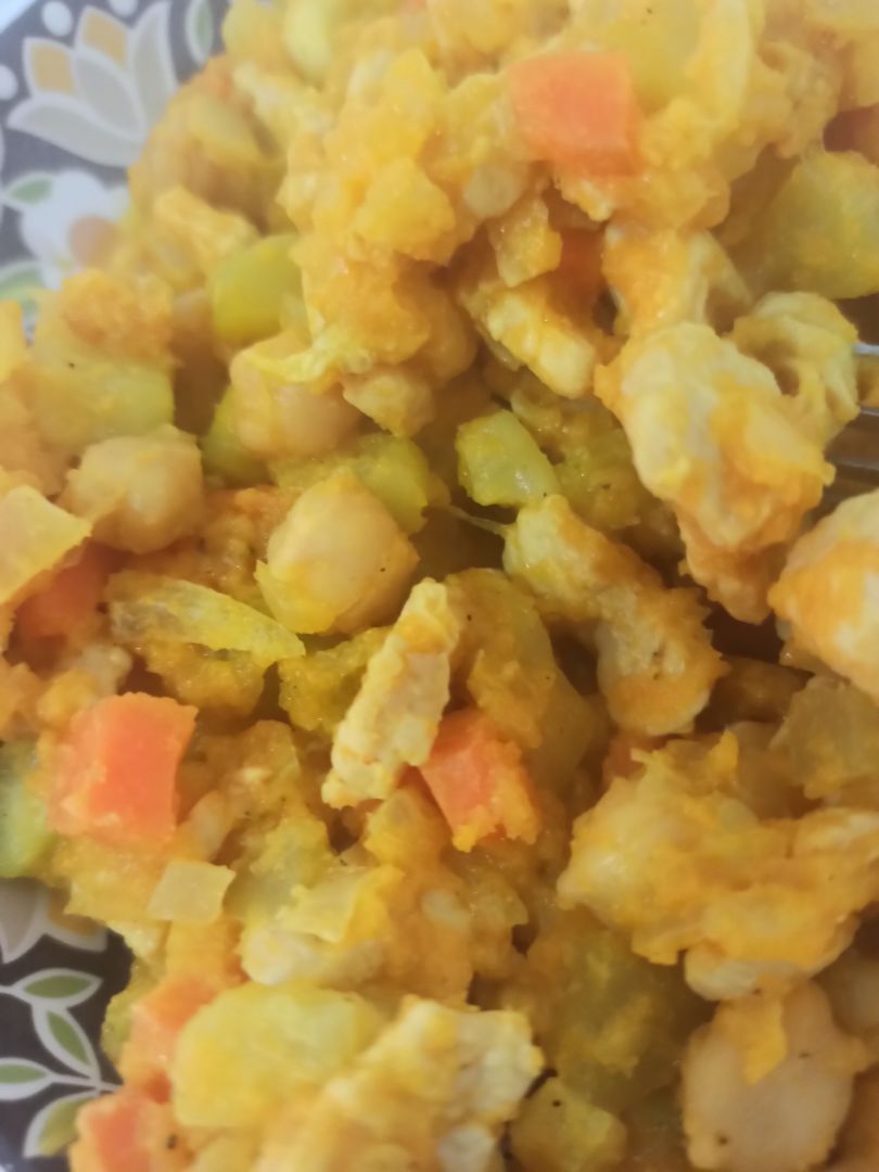 Revuelto de garbanzos, pavo y verdura con salsa de zanahoria Paso 2 Revuelto de garbanzos, pavo y verdura con salsa de zanahoria Paso 2
