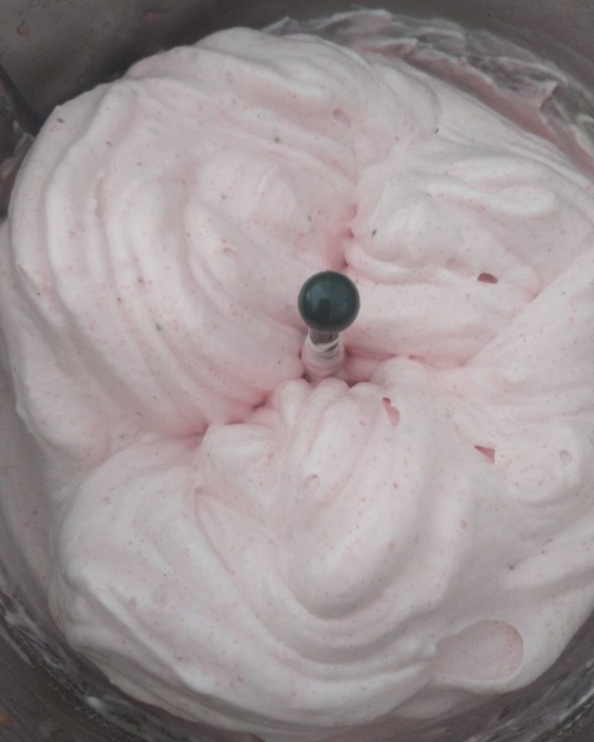 Mousse de fresa y plátano 🍌🍓 Paso 1 Mousse de fresa y plátano 🍌🍓 Paso 1