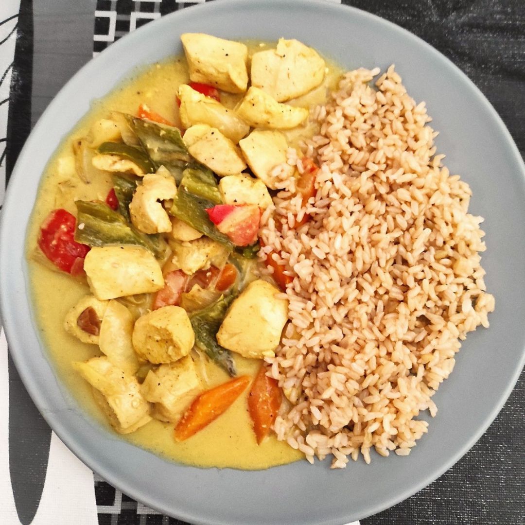 Pollo con Cúrcuma y Arroz 🥣 Pollo con Cúrcuma y Arroz 🥣
