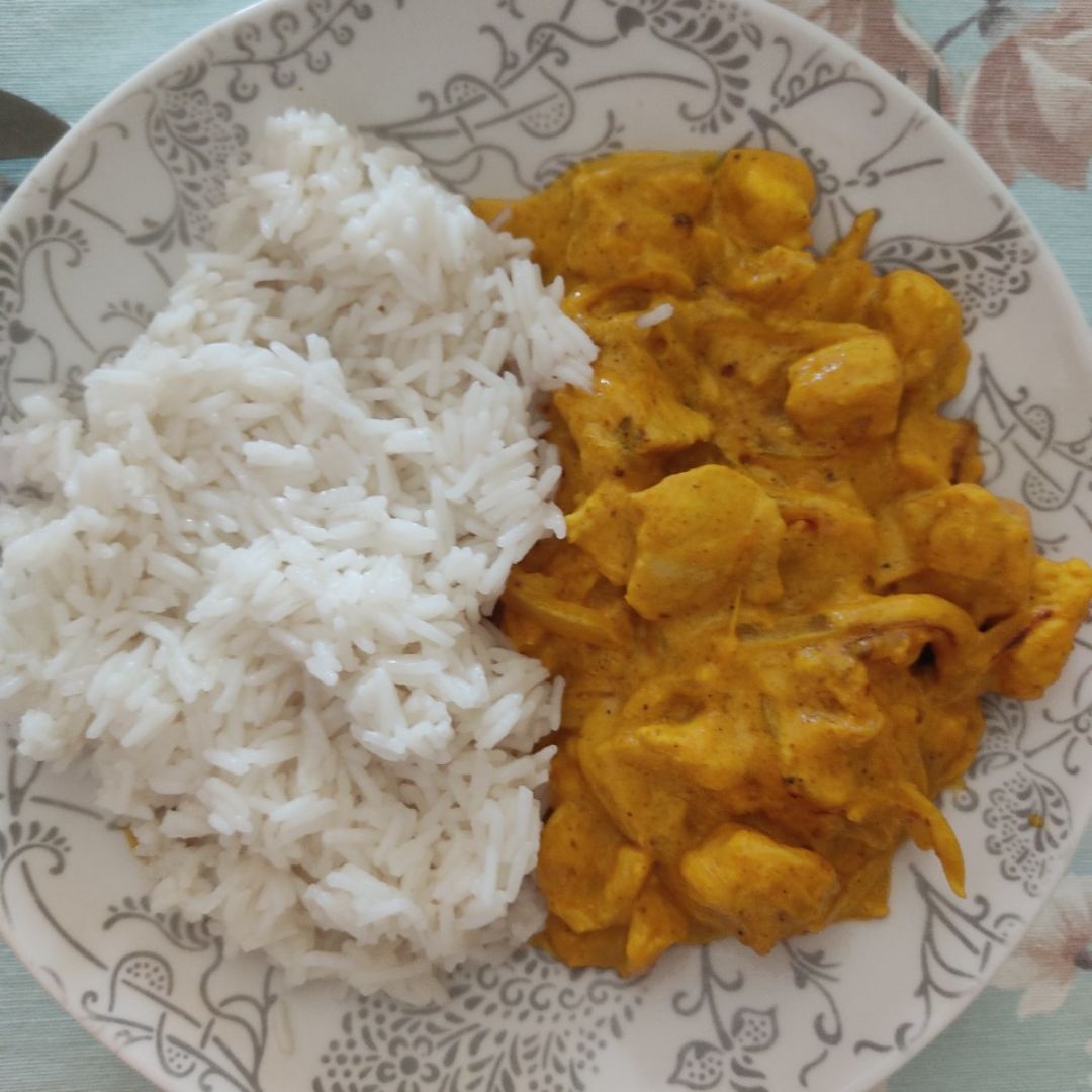 Pollo al curry con arroz👩🏻‍🍳 (receta de mi hermano)