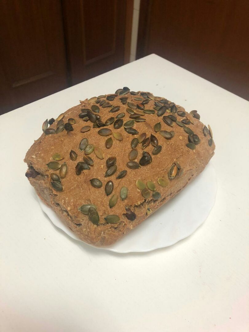 Pan de harina de espelta con semillas de calabaza y uvas pasas Pan de harina de espelta con semillas de calabaza y uvas pasas
