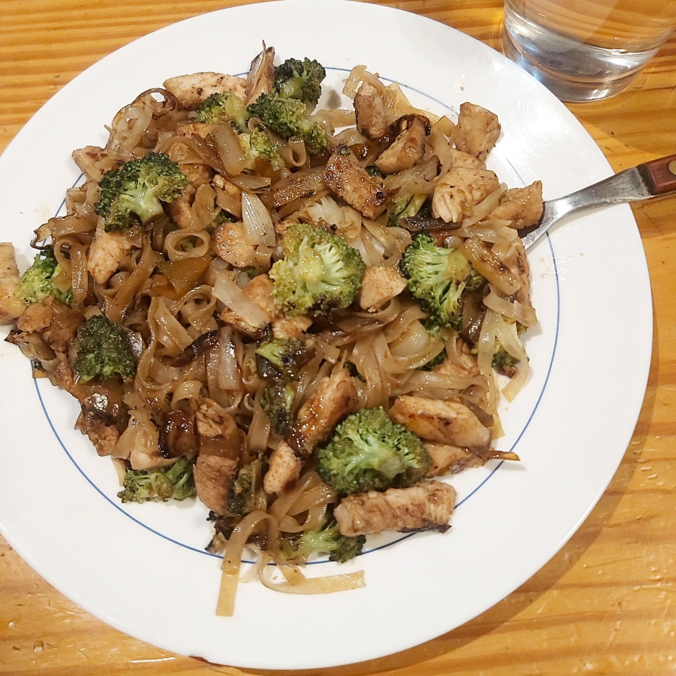 Noodles de arroz con pavo y brócoli 