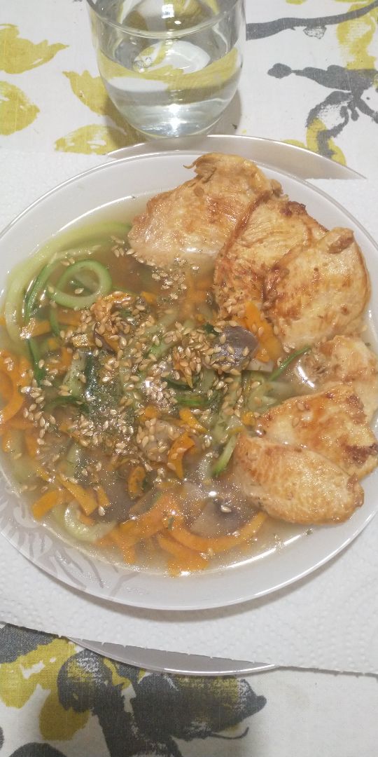 Sopa Tahi con fideos de verduras Sopa Tahi con fideos de verduras