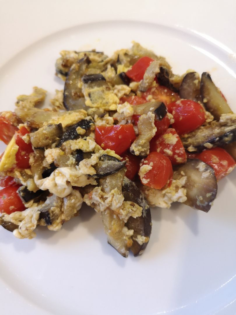 Revuelto de berenjena con tomates cherry Revuelto de berenjena con tomates cherry