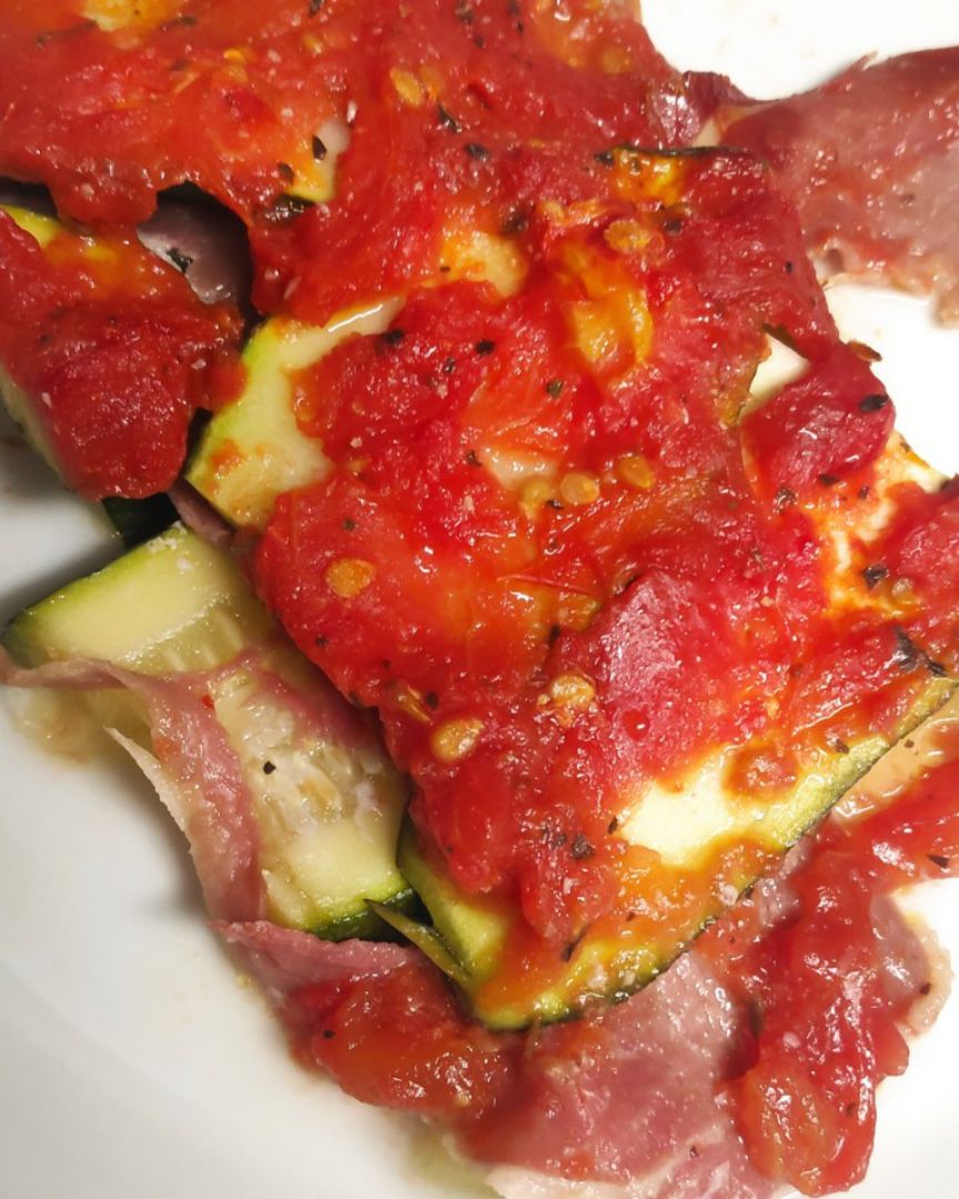 Calabacín con jamón serrano y tomate Calabacín con jamón serrano y tomate