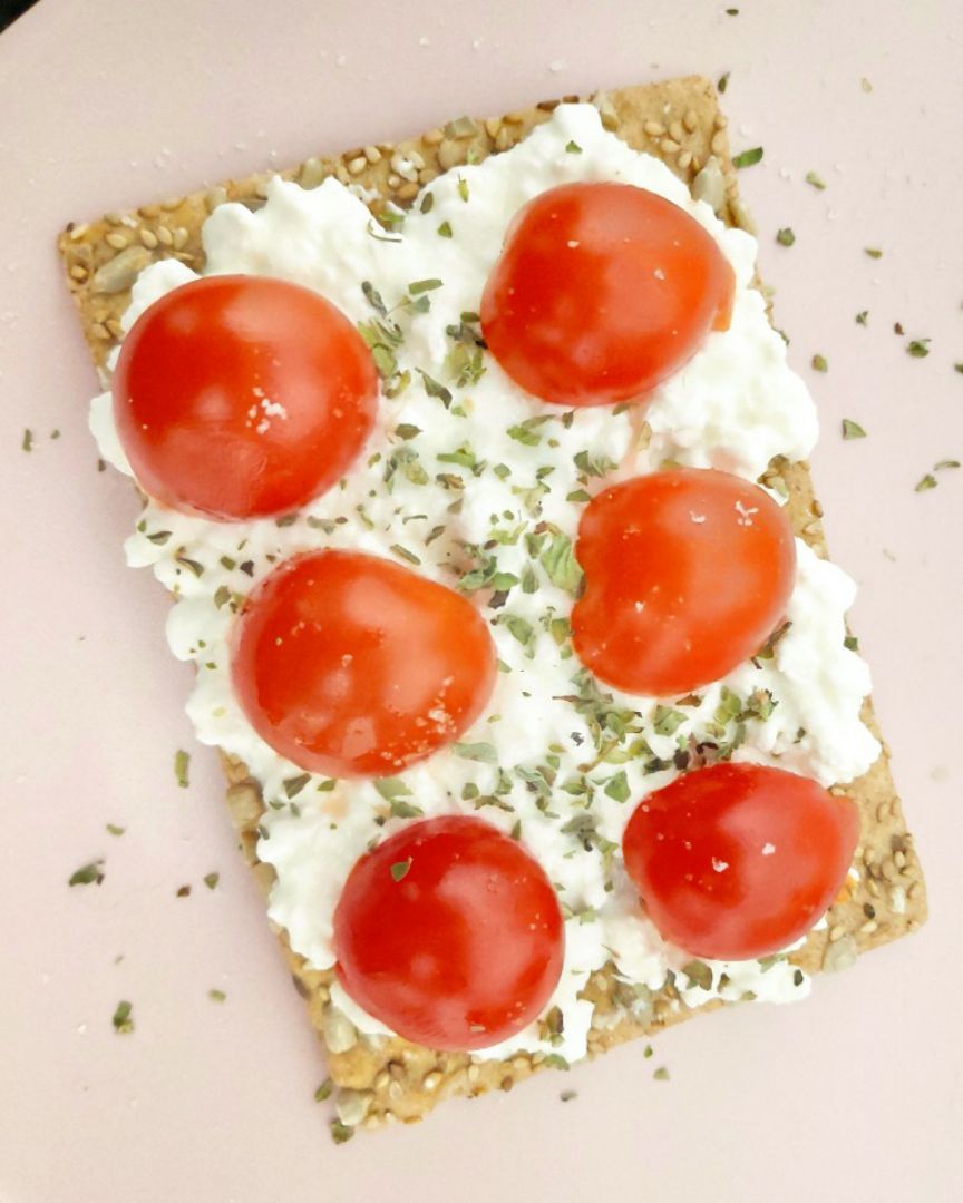 Tosta de Queso Cottage y Tomate Tosta de Queso Cottage y Tomate