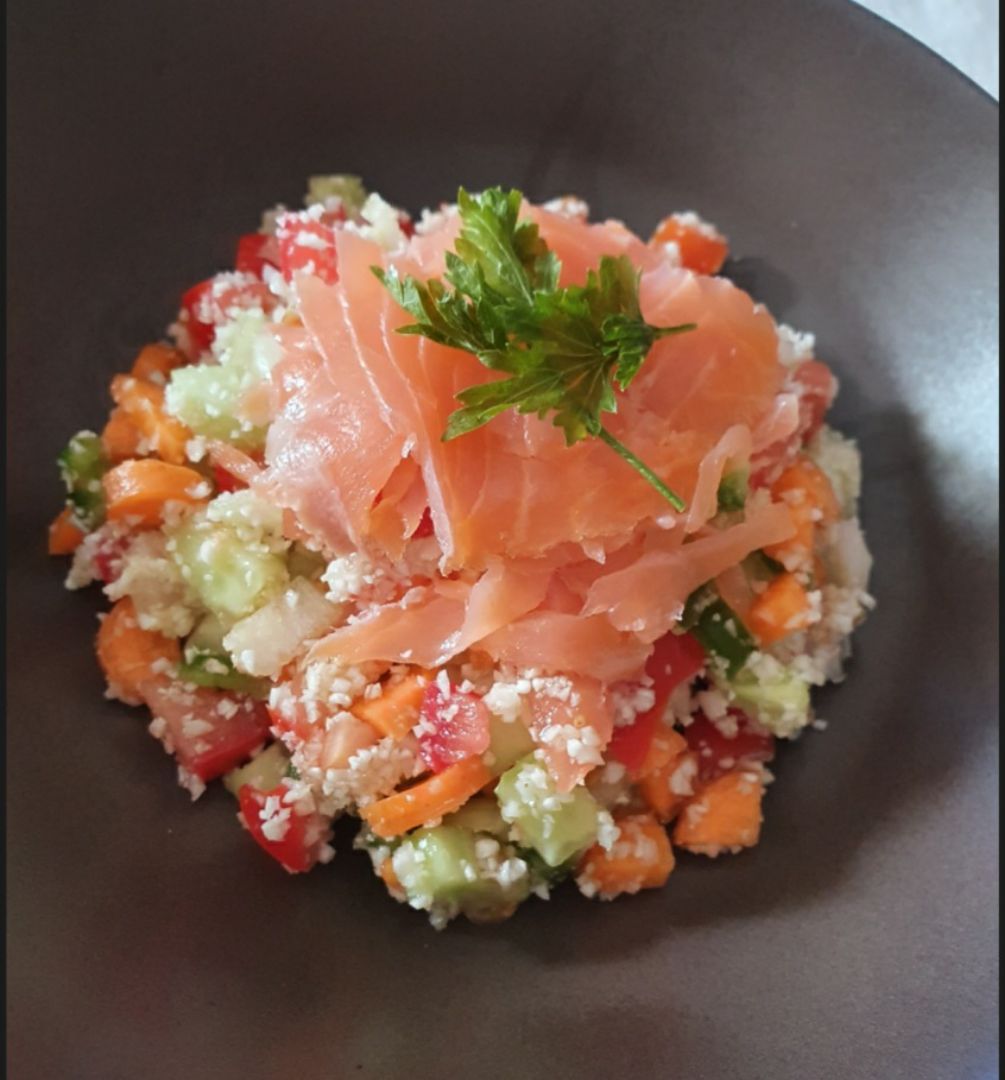 Falso tabul茅 con salm贸n ahumado 馃崥 Falso tabul茅 con salm贸n ahumado 馃崥