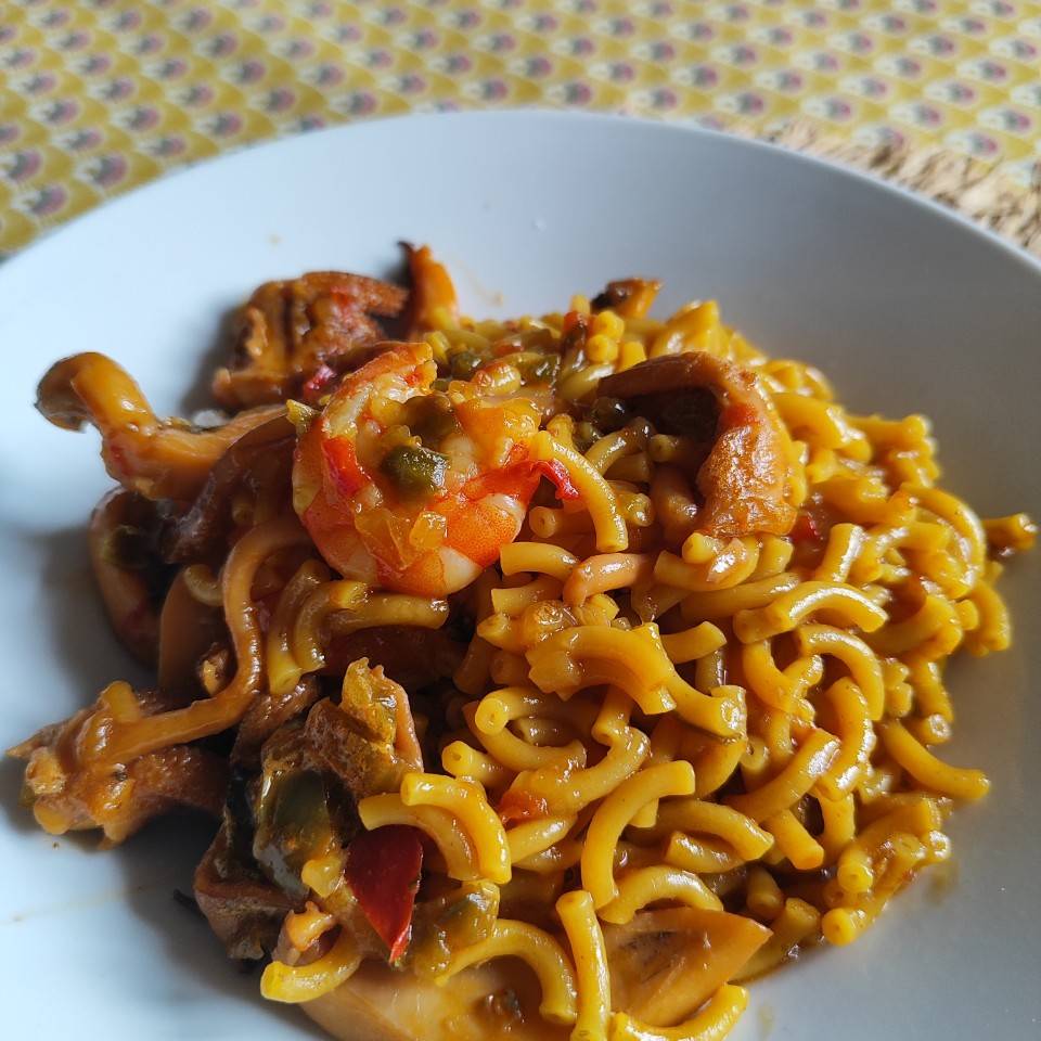 Fideuá con langostinos y chocos Fideuá con langostinos y chocos