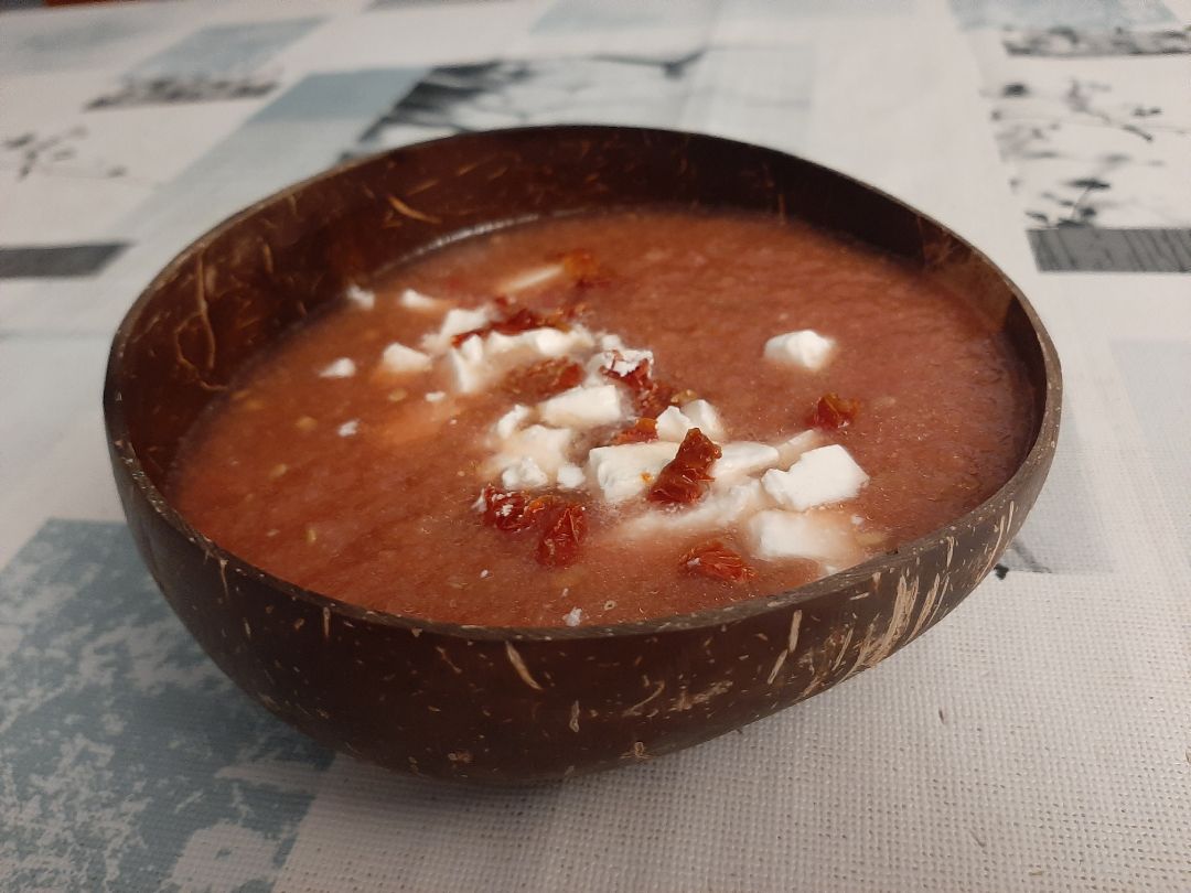 Gazpacho de tomate y sandía con queso feta Gazpacho de tomate y sandía con queso feta