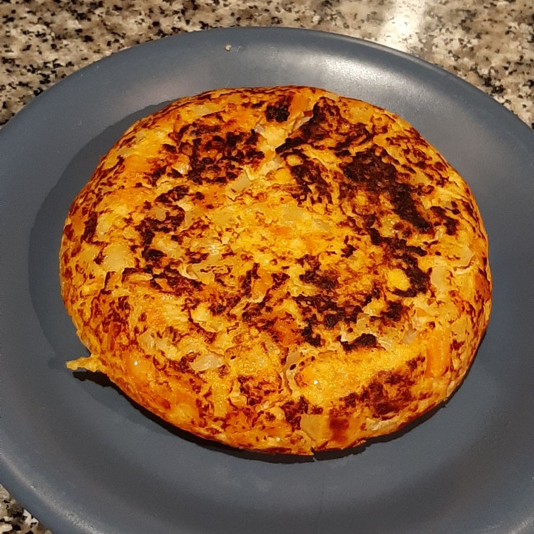 Tortilla de boniato, patata y cebolla (sin freir 🙃) Tortilla de boniato, patata y cebolla (sin freir 🙃)