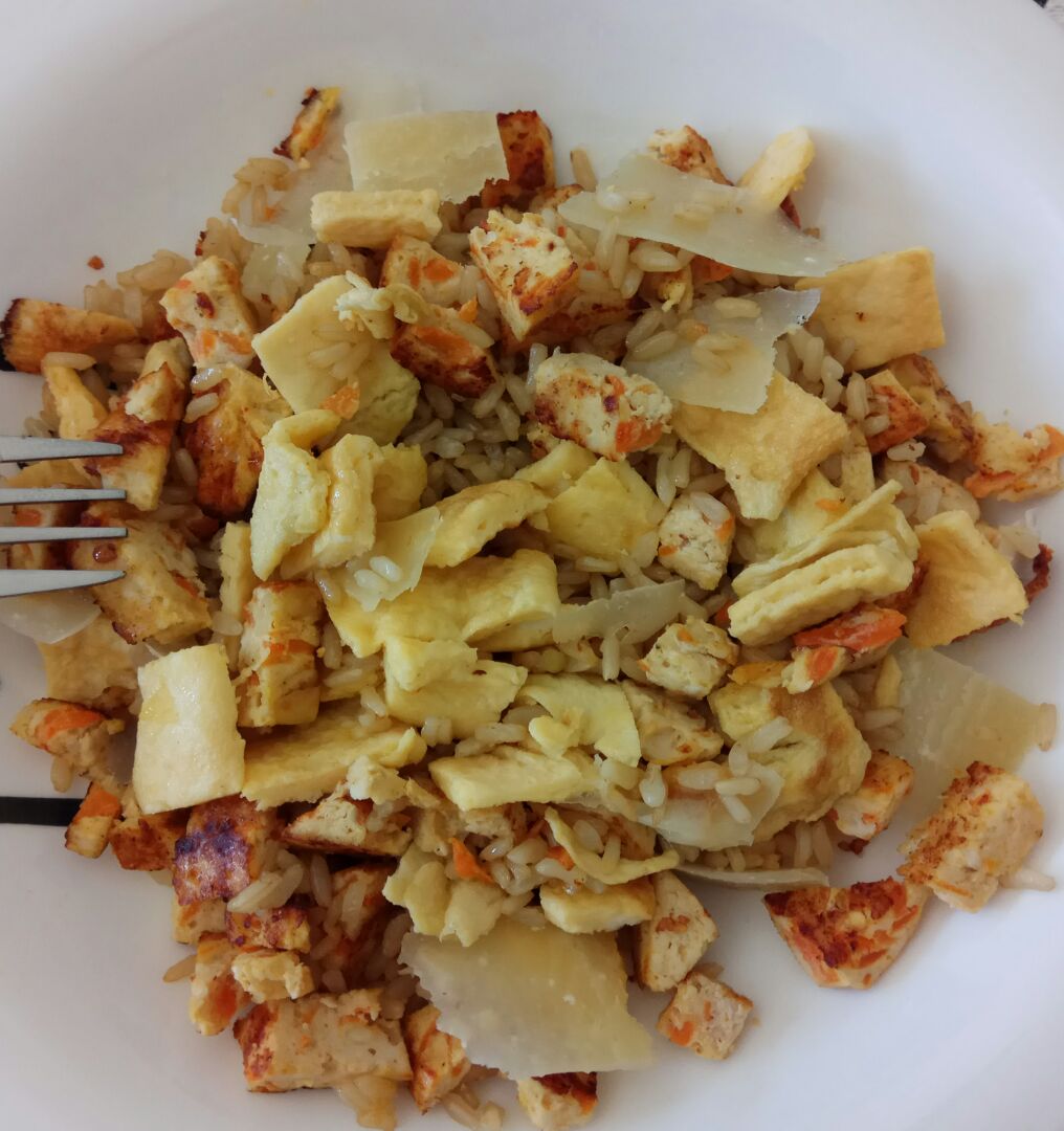 Arroz integral con lomo, tortilla y queso