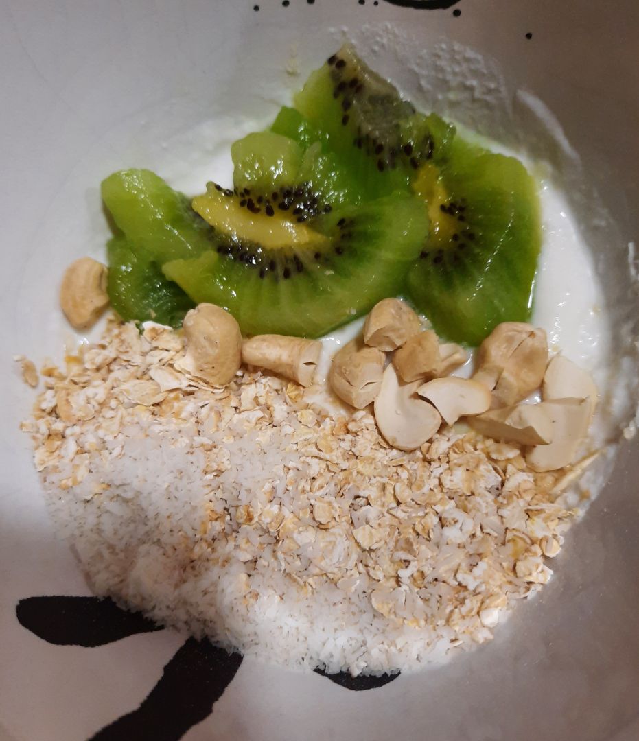 Yogur con kiwi y avena