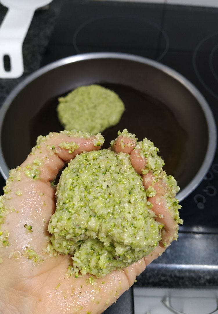 Hamburguesa de brócoli Paso 2 Hamburguesa de brócoli Paso 2