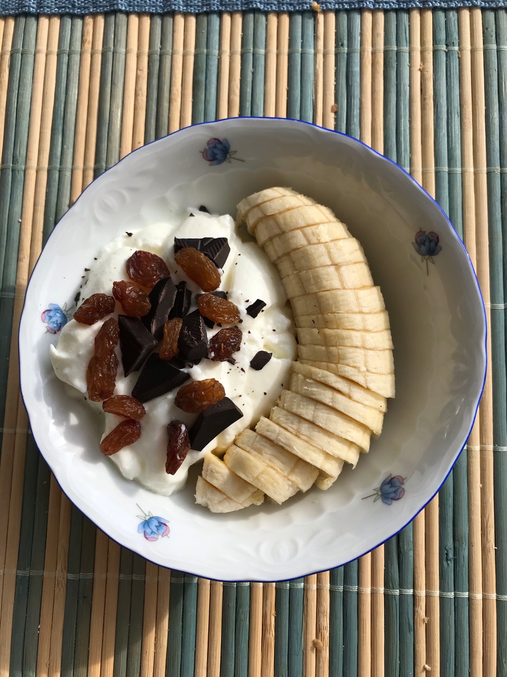 Bol de yogur con fruta