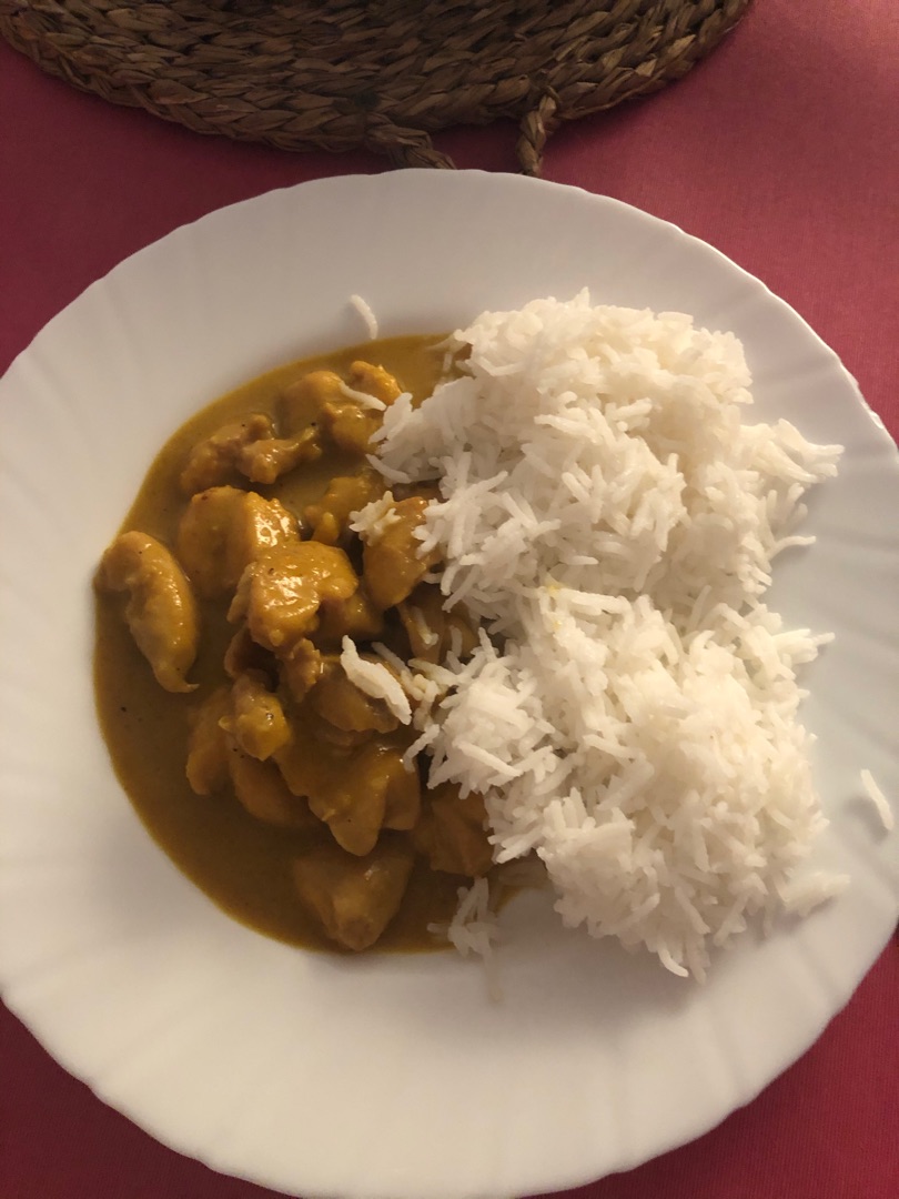 Pollo añ curry con arroz basmati
