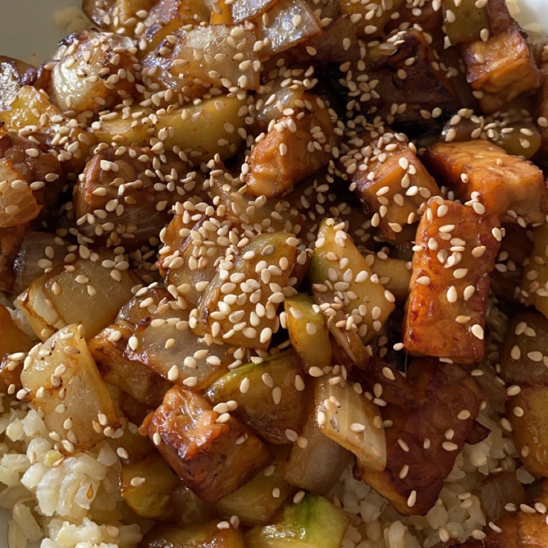 Tempeh con arroz y verduras