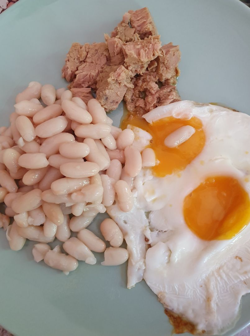 Huevos con atún y alubias Huevos con atún y alubias