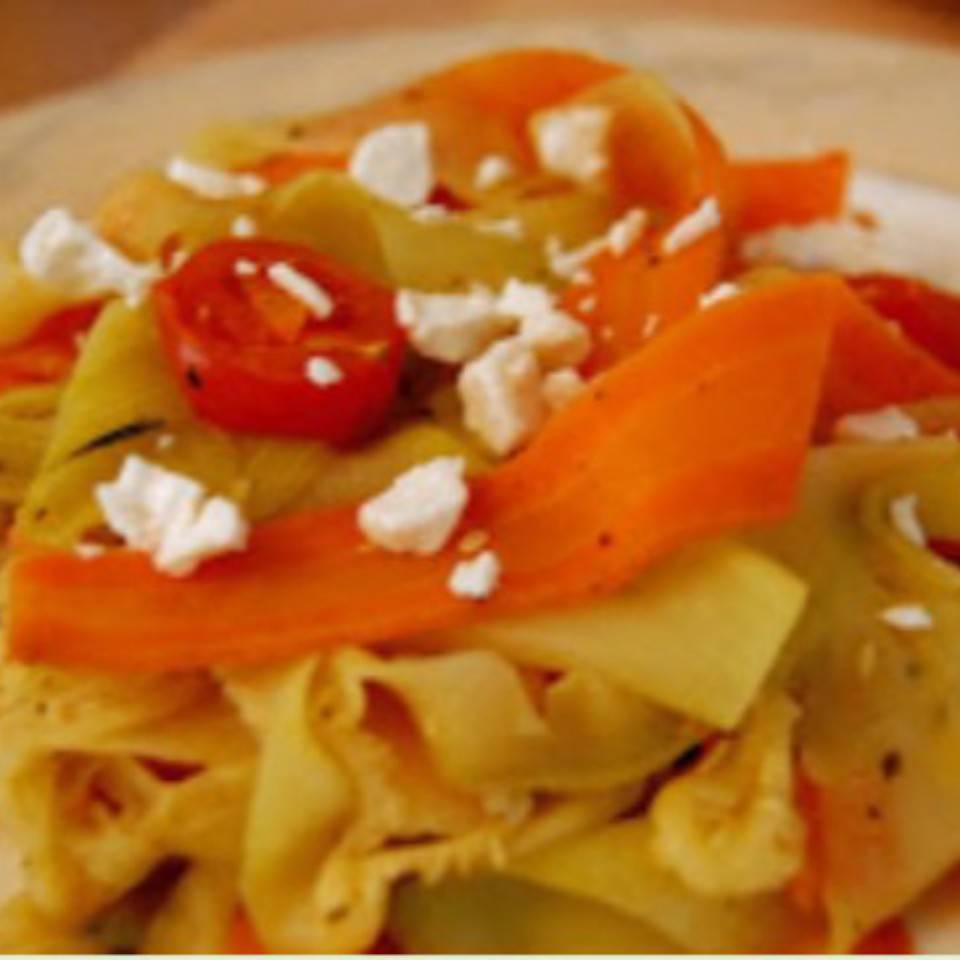 Cintas de calabacín, zanahoria, bacon y patmesano