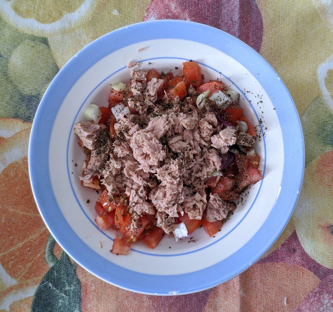 Ensalada de tomate y atún Ensalada de tomate y atún