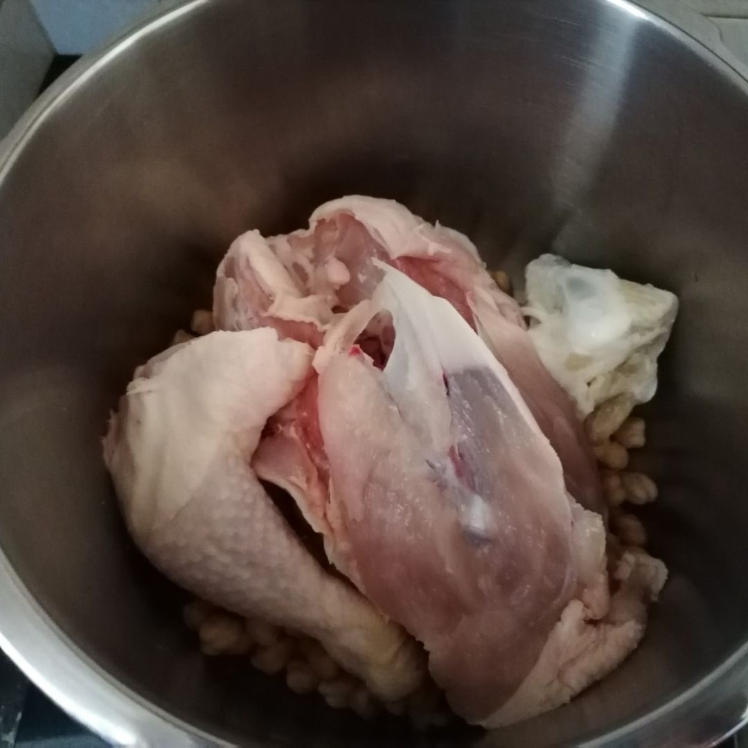 Caldo de pollo y verduras. Paso 1 Caldo de pollo y verduras. Paso 1