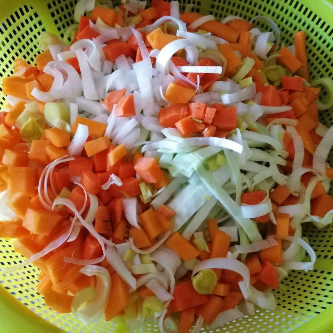 Caldo de pollo y verduras. Paso 3 Caldo de pollo y verduras. Paso 3