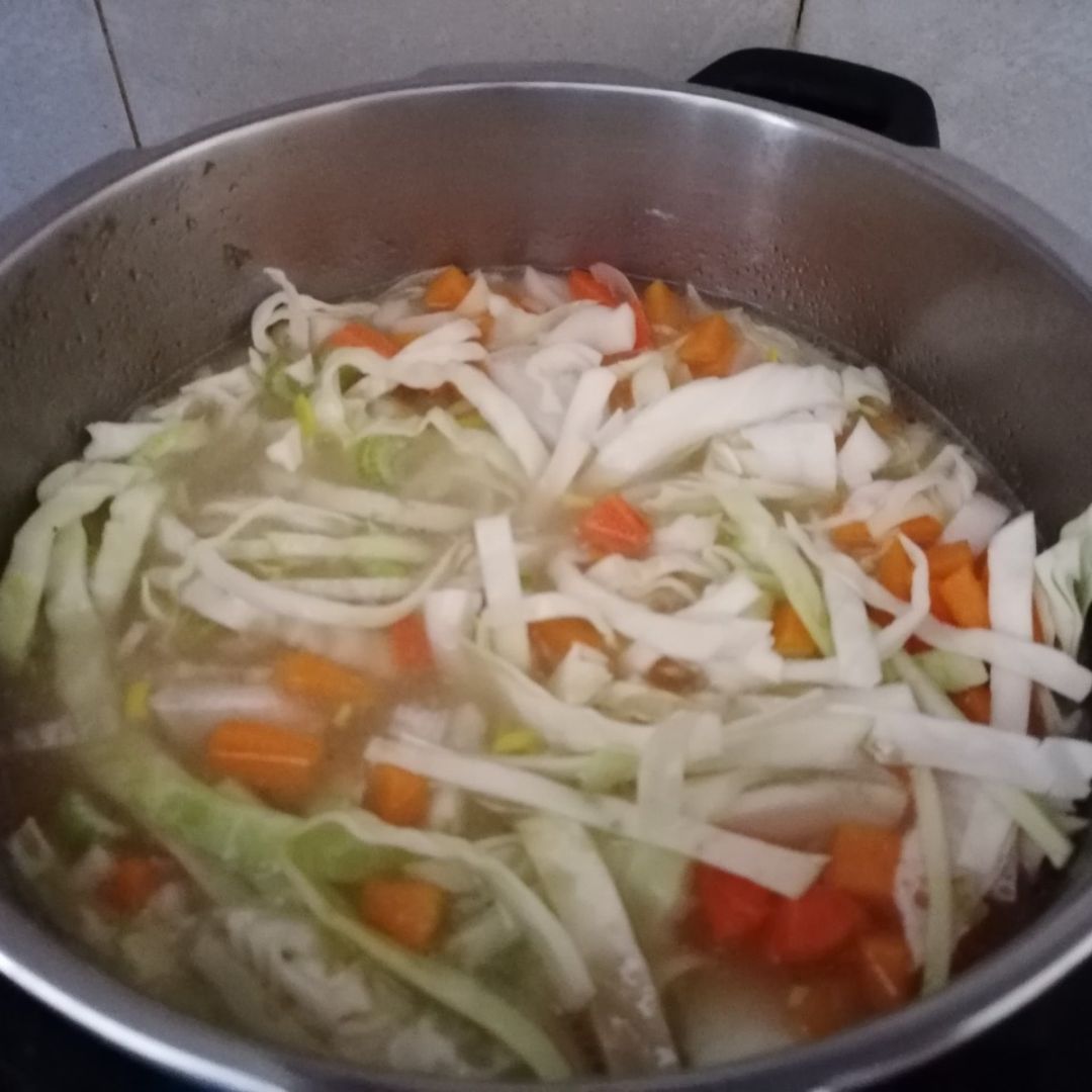 Caldo de pollo y verduras. Paso 5 Caldo de pollo y verduras. Paso 5