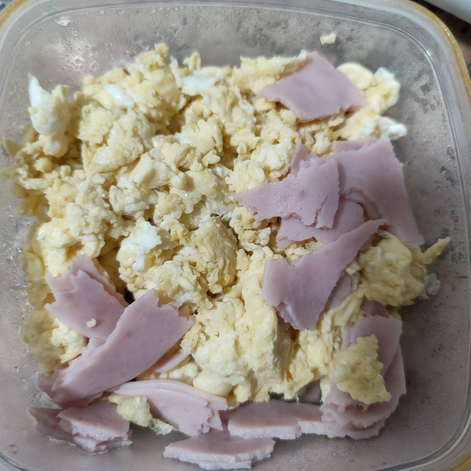 Revuelto de huevo con pavo