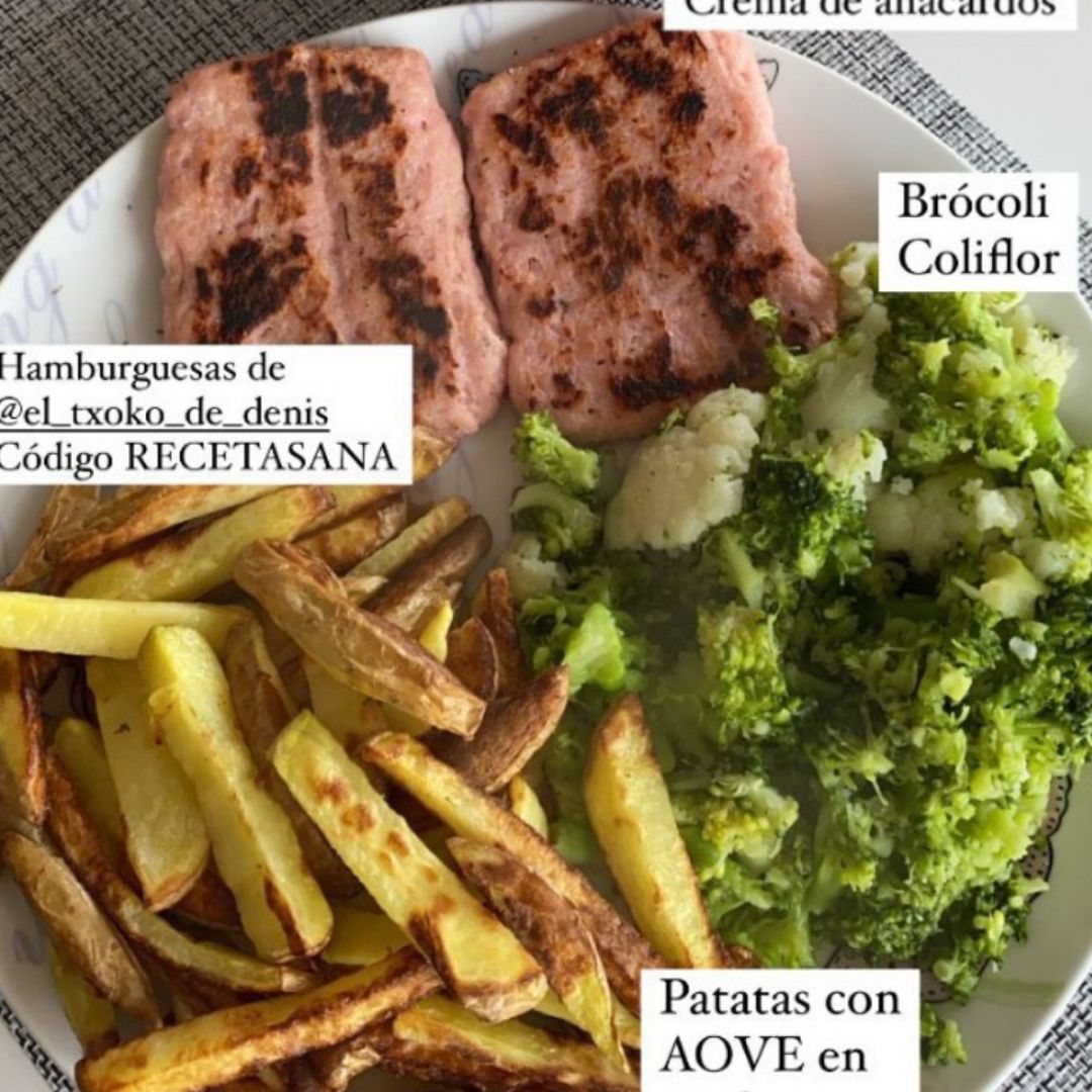 Burguer con patatas, brocoli y coliflor Burguer con patatas, brocoli y coliflor